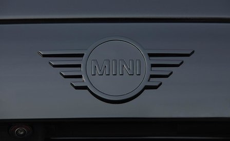 MINI Embleem voorzijde Piano Black (F54)