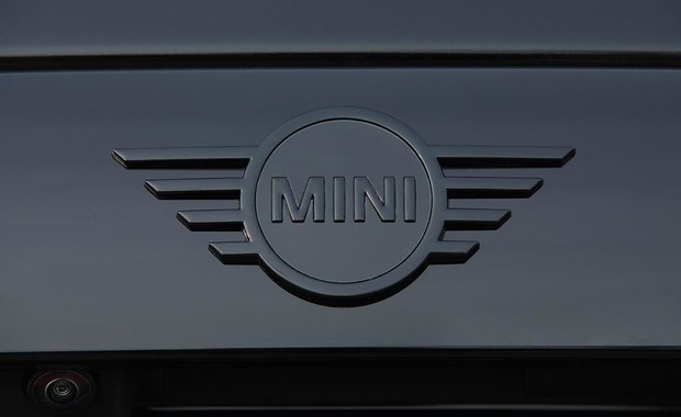 MINI Embleem voorzijde Piano Black (F54)