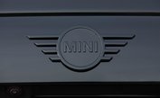 MINI Embleem voorzijde Piano Black (F55,F56,F57)